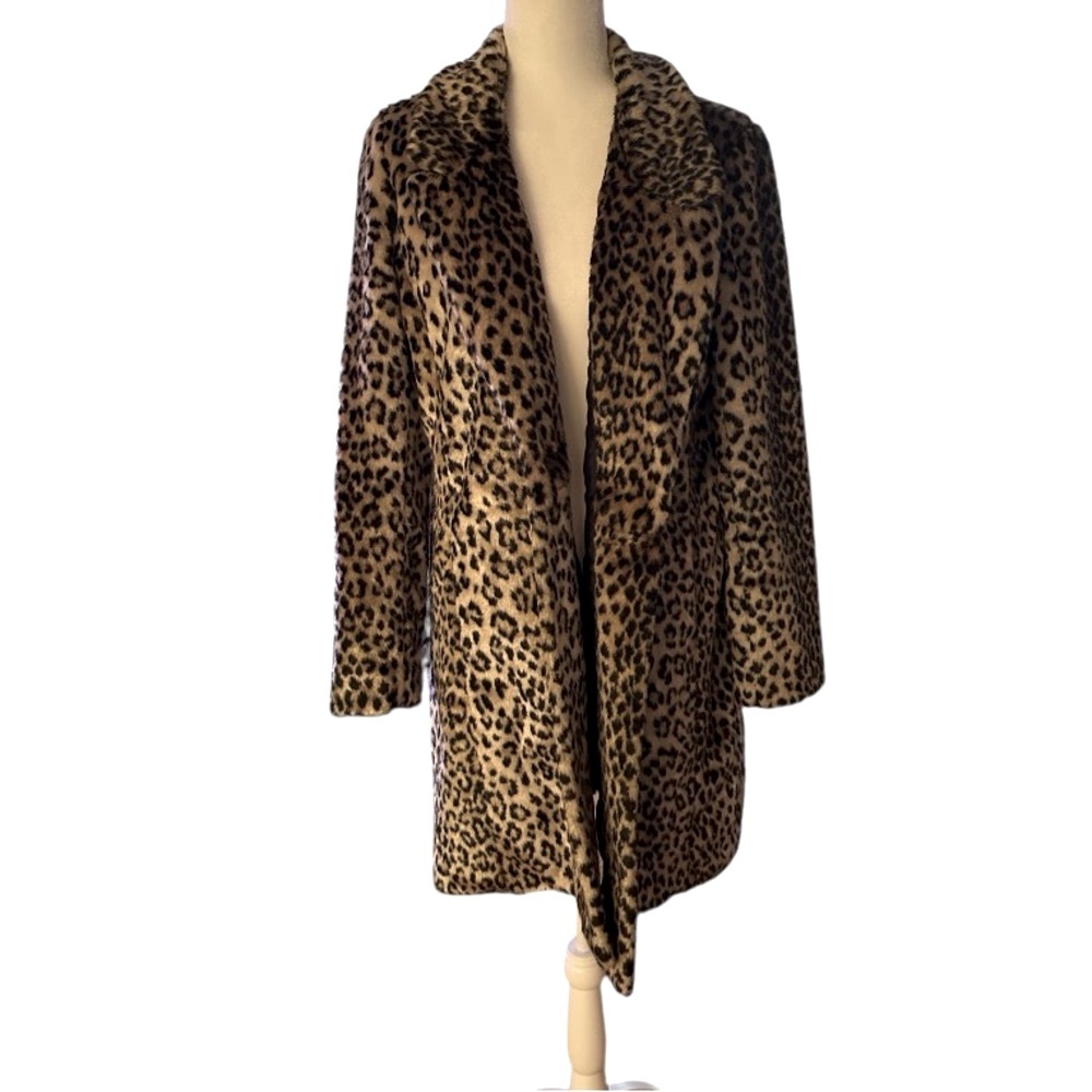Like new! leopard print faux fur coat M